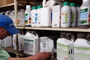 Pestizidverseuchtes Trinkwasser: Wasserversorger wollen Bundesbeamte verklagen